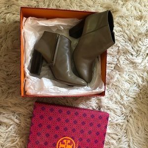 Tory Burch Fango Bowie Bootie Size 8